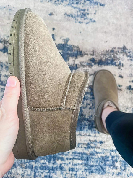 PREORDER: Faux Fur Lined Shortie Boots 8.11.25 OSYM