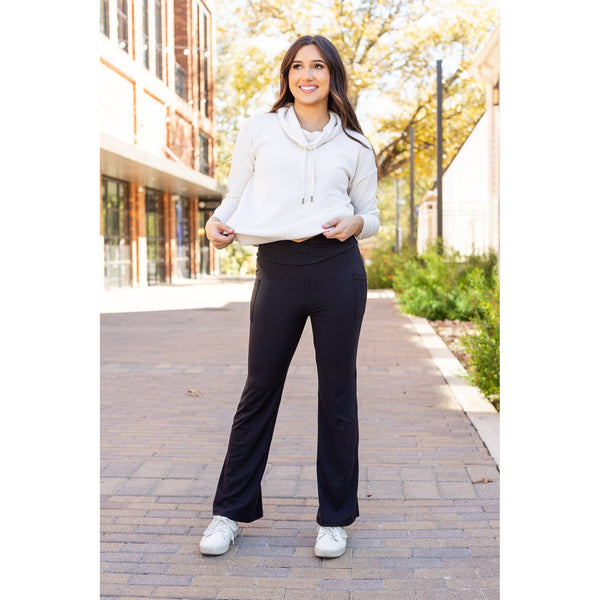 Ready to Ship | The Liz - Crossover 30"  Bootcut Leggings with Pockets Round 2